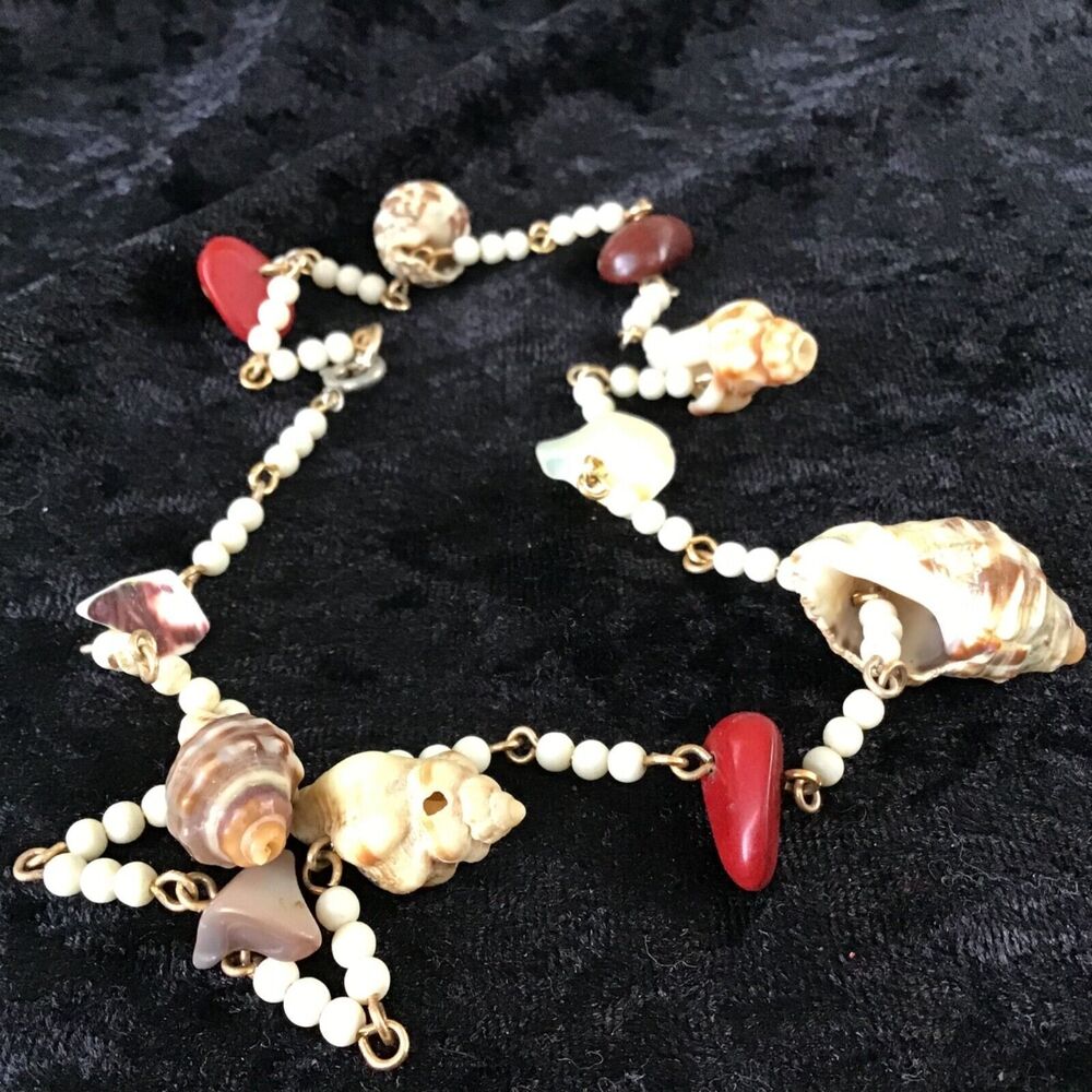 Seashell Necklace 18 Inches Beads Spring Clasp Vintage Beachy Coastal Summer